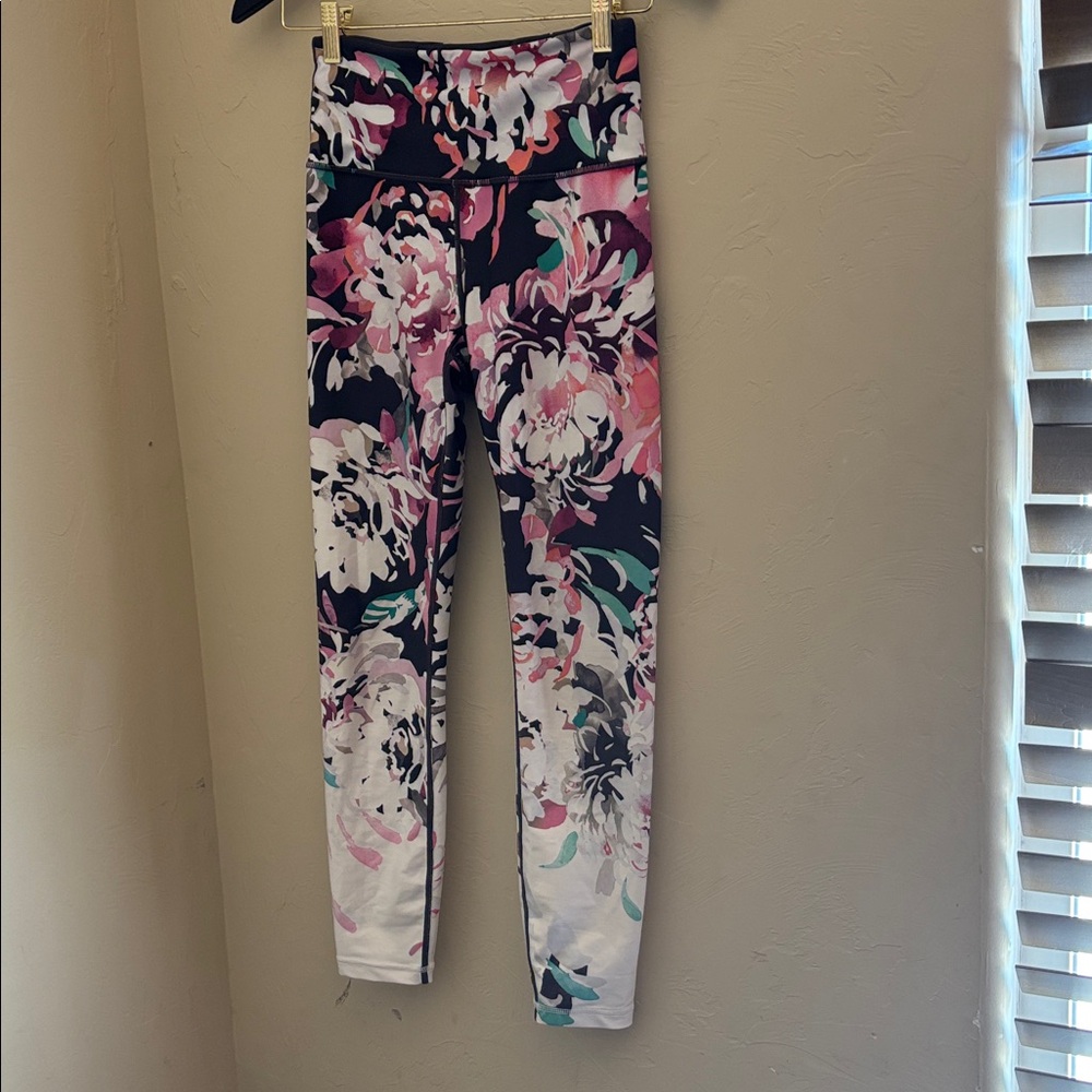 Athleta Full Length Floral Leggings! Size XS